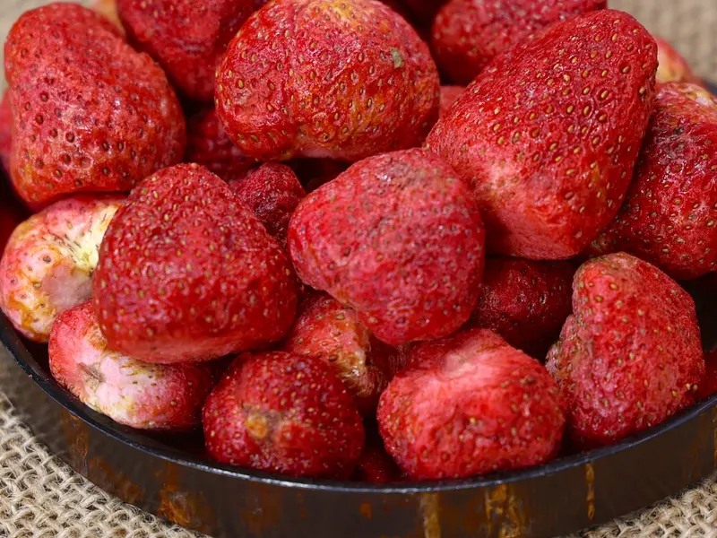 Whole freeze-dried strawberries, KHAMACO Vietnam