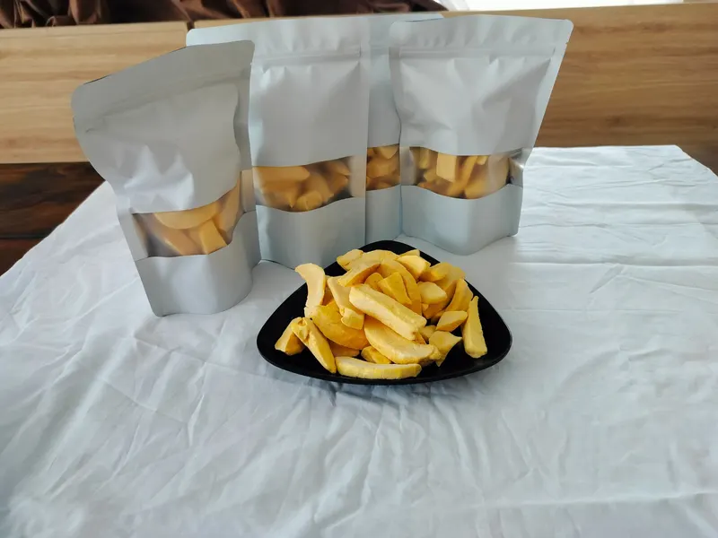 Freeze-dried mango in retail pouches — KHAMACO.